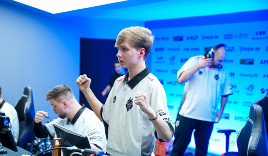 3分就足够了！ Donk 沉默， woxic 拯救了局面。EF连续追赶8个赛点并赢得加时赛，赢得了第一张地图